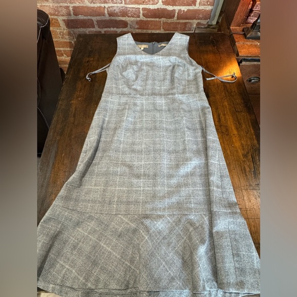 Talbots V-Neck Sleeveless Fully-Lined Wool Dress - Picture 5 of 12